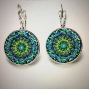 NWT...BOHO Hypnotic Viridescent Silver Earrings
